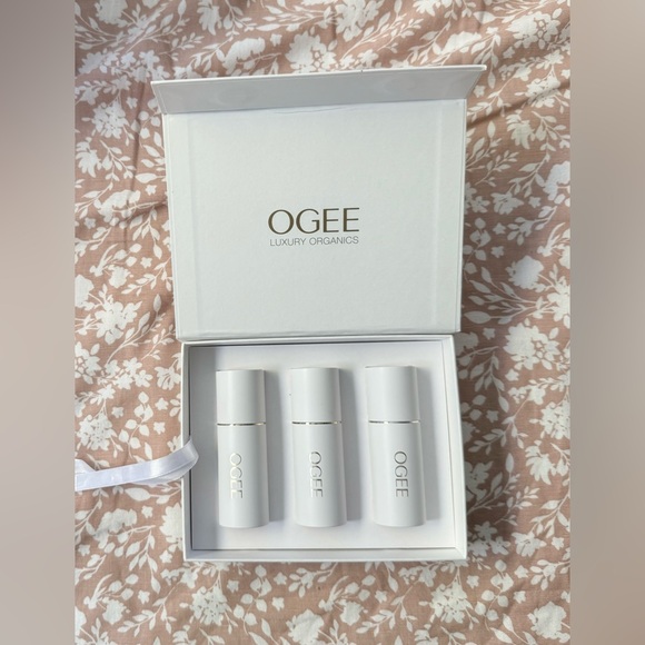 OGEE Crystal Contour Collection makeup trio - Picture 3 of 4